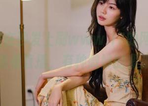 坐在沙发上刷www.17的网页，感觉像偷看直播，有种微妙的紧张感。
