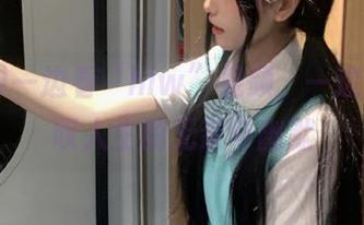 一边看“hlw”视频，一边默默感叹人生的无奈与幽默