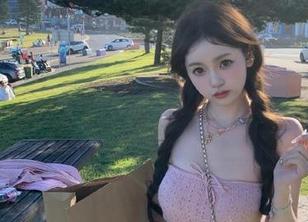 首页的zztt01，恰好在我无聊的时候派送惊吓，好有意思！