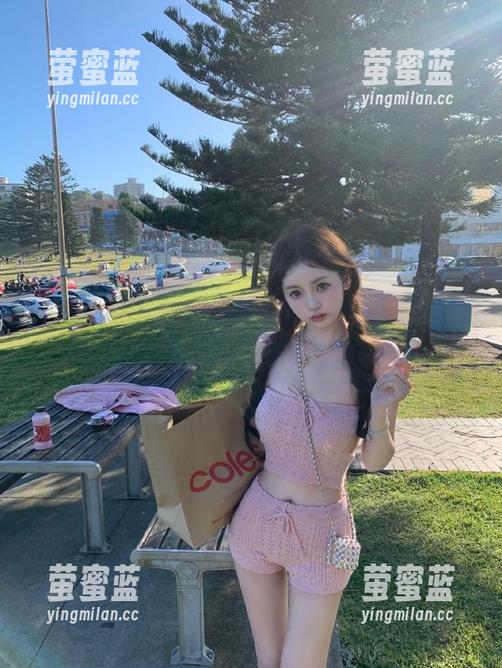 首页的zztt01，恰好在我无聊的时候派送惊吓，好有意思！