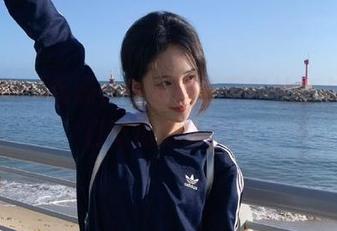 资源在线，跟着黑料社打卡，每日吃瓜新体验！