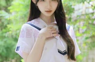 “黑料网”app的官网设计让我想到了儿时的画板，五彩斑斓又凌乱不堪。